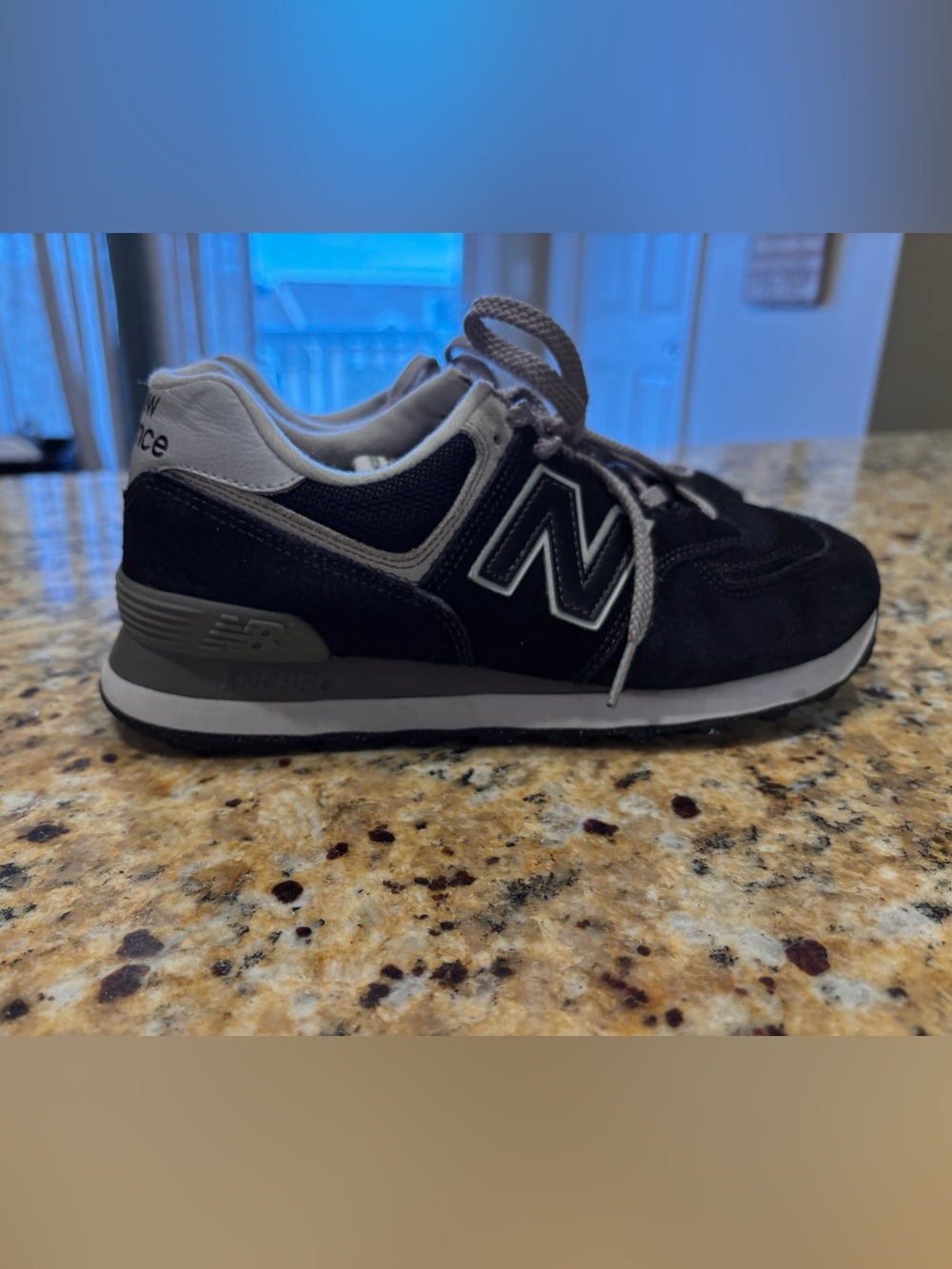 New Balance Sneaker in Black and Gray Size 8